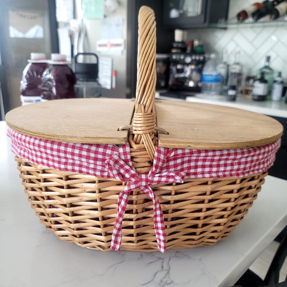 ​Picnic Time Wicker Picnic Basket Vintage  Red & White Gingham Liner Cottagecore - Picture 14 of 16